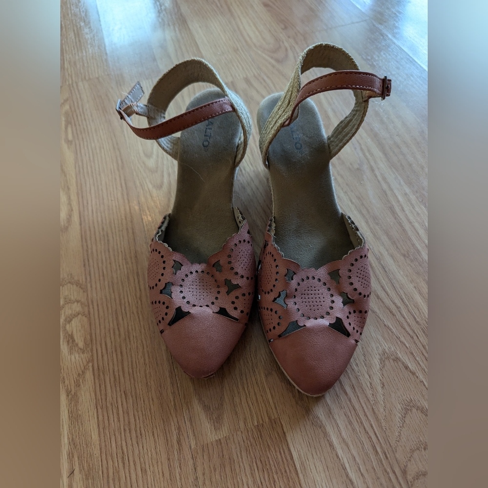 Rialto wedge sandals Size 8.5